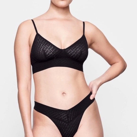 SKIMS Onyx mesh bralette with logo design all over - Picture 5 of 7
